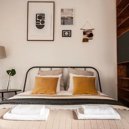 Apartment Studio Plac Trzech Krzyzy *