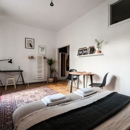 Studio Plac Trzech Krzyzy Apartment *